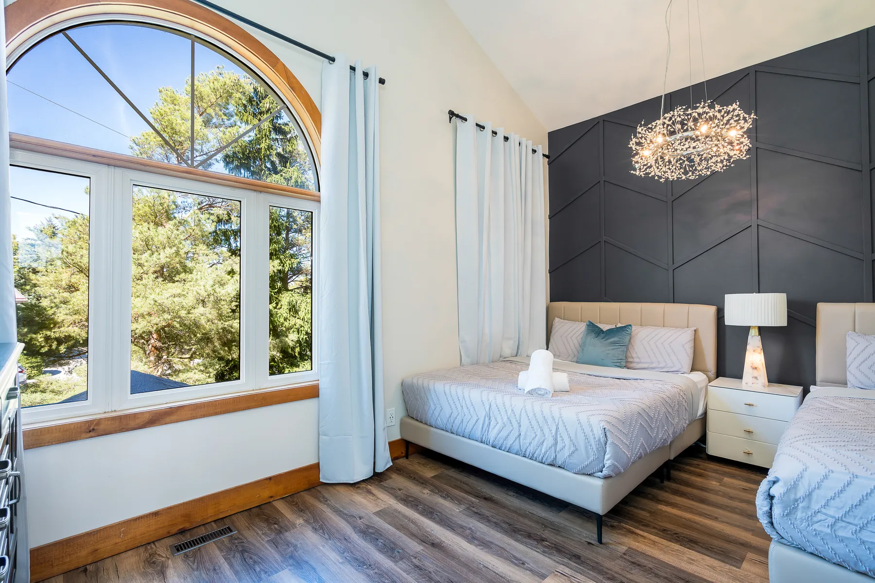 Blue Mountain Ski House two-bed bedroom